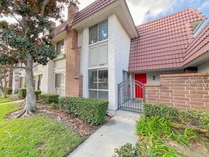 Building Photo - Cypress 2 Bed Townhome - 2 Car Garage - Gorgeous - Amenities Galore!!!!!