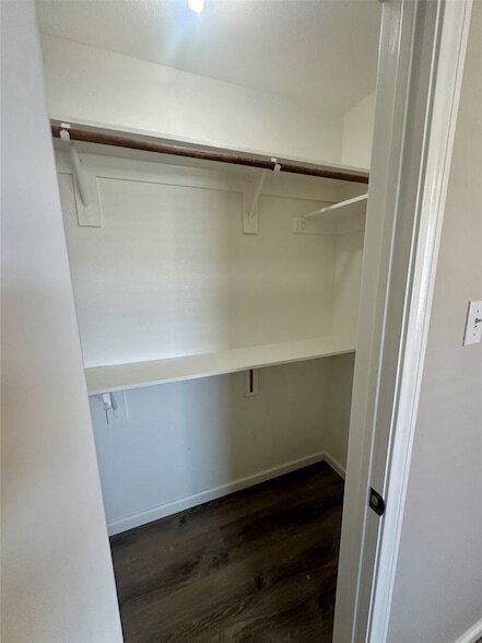 Building Photo - 127 Lori Dr