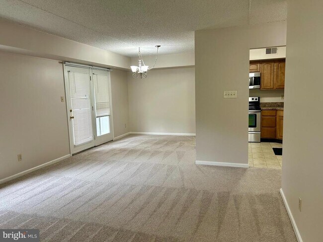 Building Photo - 1905 N Glen Dr