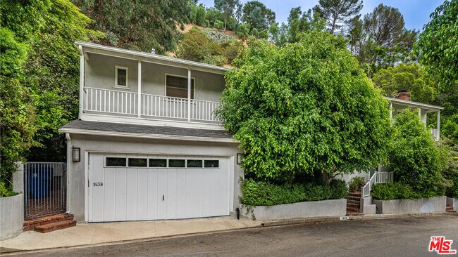 Building Photo - 1438 San Ysidro Dr