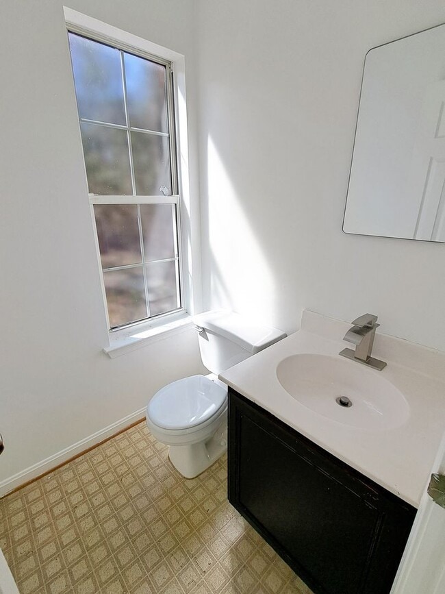 Building Photo - 3870 Gateview Pl