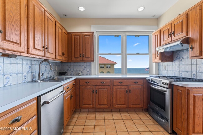 Building Photo - 1 Roseld Ave