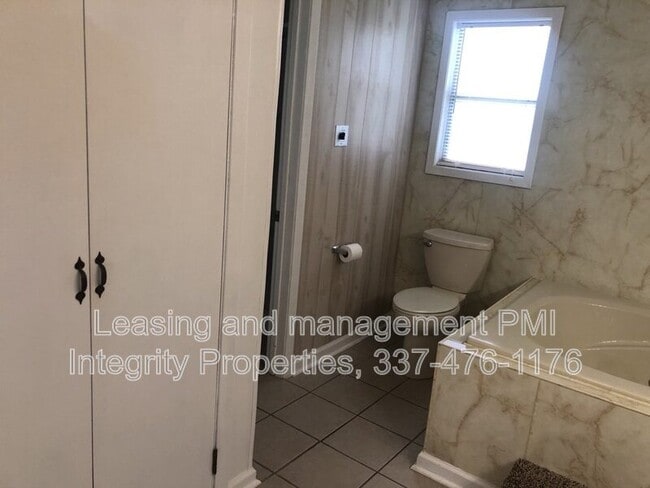 Building Photo - 2809 S Curtis Dr