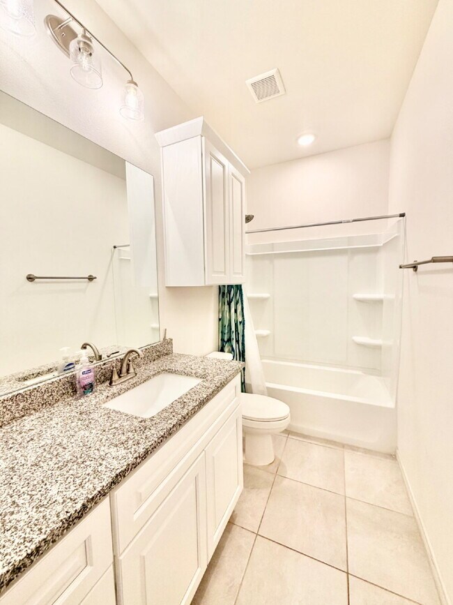 Building Photo - "Charming 3-Bedroom Oasis with 2 Full Baths in Odessa's Heart – Expansive 1895 Sq. Ft.!"