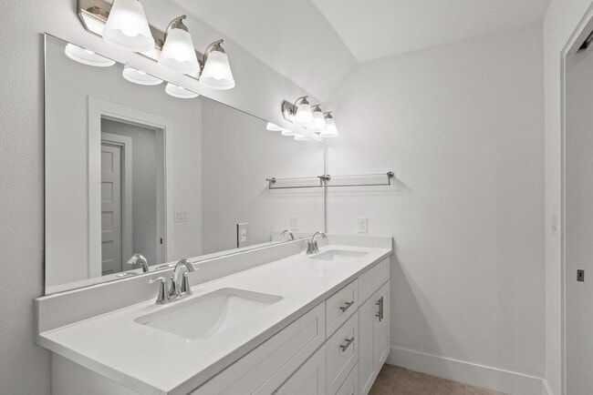 Building Photo - 6109 Cherrylawn Cir