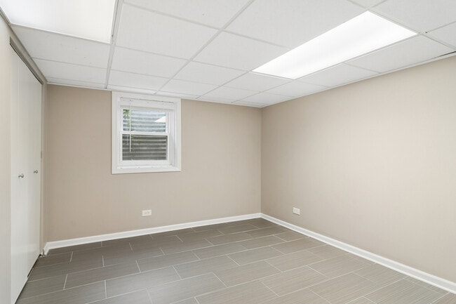 Building Photo - 10 Fairview Ave