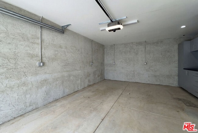 Building Photo - 443 W Avenue 37