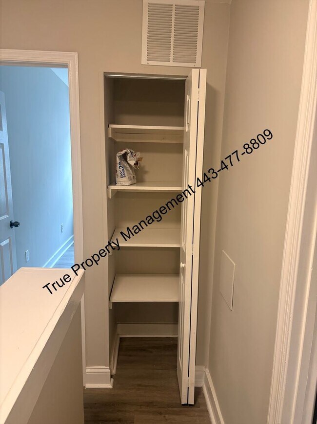 Building Photo - Cozy 2 Bedroom Home in West Baltimore