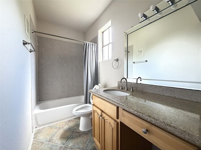 Building Photo - 2255 Braeswood Park Dr