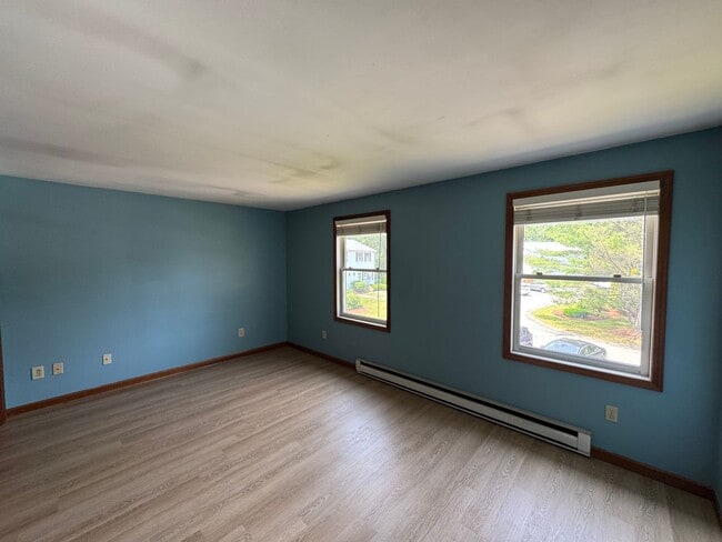 Building Photo - Woburn Townhouse| 2 Bed 1.5 Bath| Availabl...