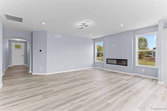Building Photo - 711 W Windward Way
