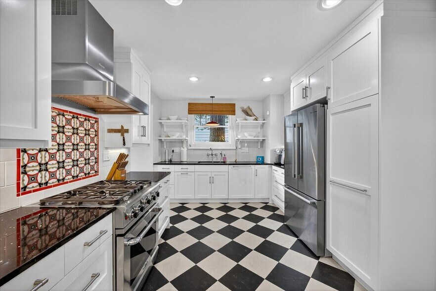 Building Photo - 221 13TH Ave