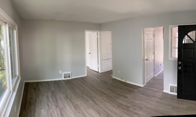 Building Photo - 500 W Lakewood Ave