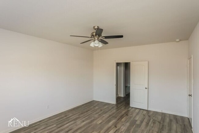 Building Photo - 2030 Delta Downs Dr