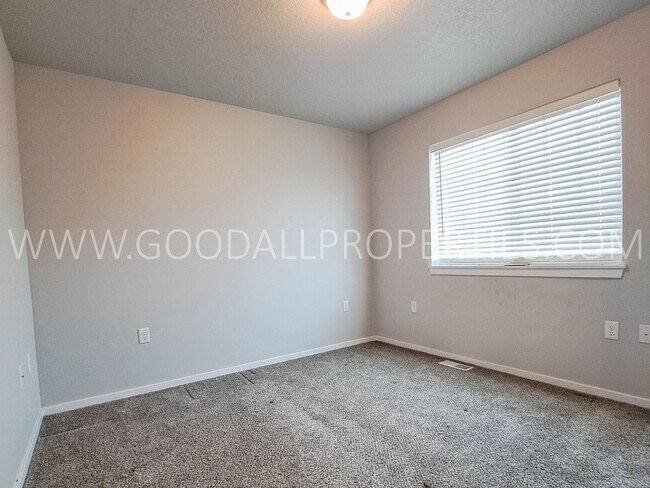 Building Photo - Beautiful 3-Bedroom Townhome in Waukee!