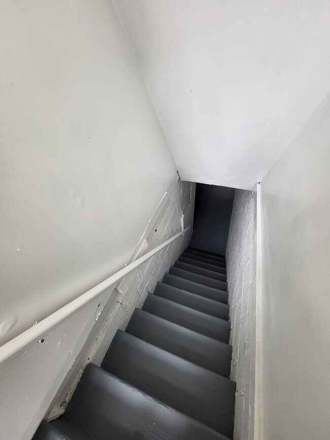 Building Photo - 915 Jack St