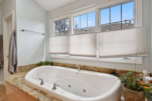 Building Photo - 535 Fillmore St