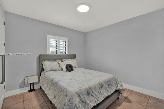 Building Photo - 1230 SW 86th Ct