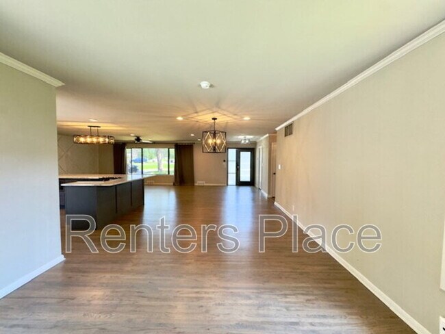 Building Photo - 4051 E 46th Pl