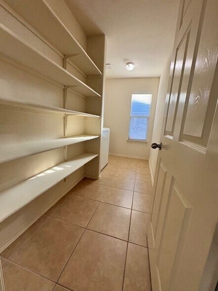 Building Photo - 11124 Friendship Dr