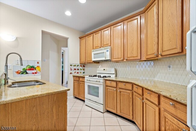 Building Photo - 28 Henning Terrace