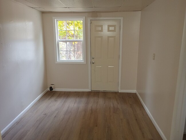 Building Photo - Cozy 2 Bedroom Home FOR RENT in Millville ...