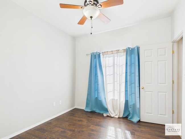 Building Photo - Single Family 3 Bedroom in Desirable Community