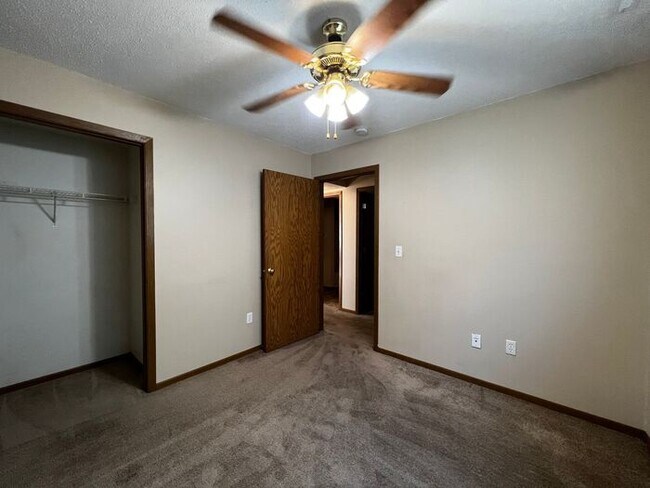 Building Photo - $1,050 | 2 Bedroom, 1 Bathroom Apartment | No Pets Allowed | Available for Immediate Move In!