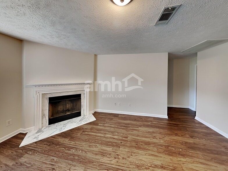 Building Photo - 1027 Gannett Rd