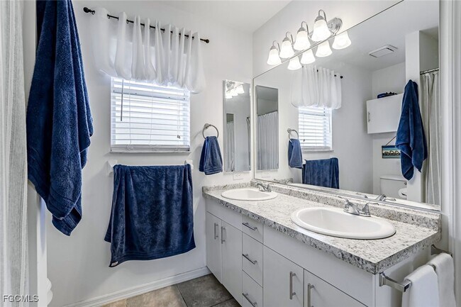 Building Photo - 3518 SW 8th Ct