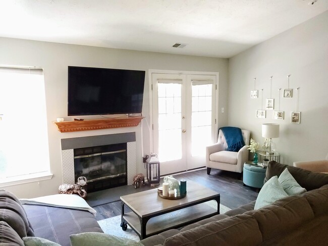 Living room - 4708 Dorsey Hall Dr