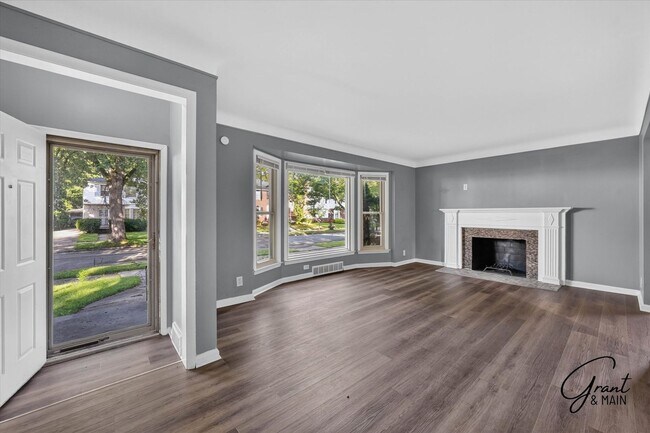 Building Photo - 17400 Huntington Rd
