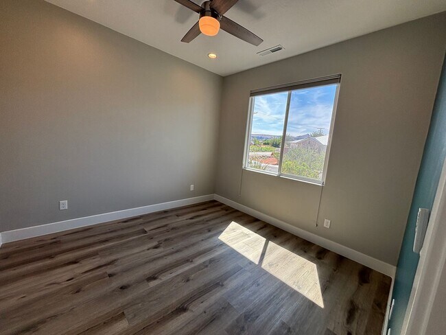 Building Photo - ADORABLE HOUSE FOR RENT IN HURRICANE
