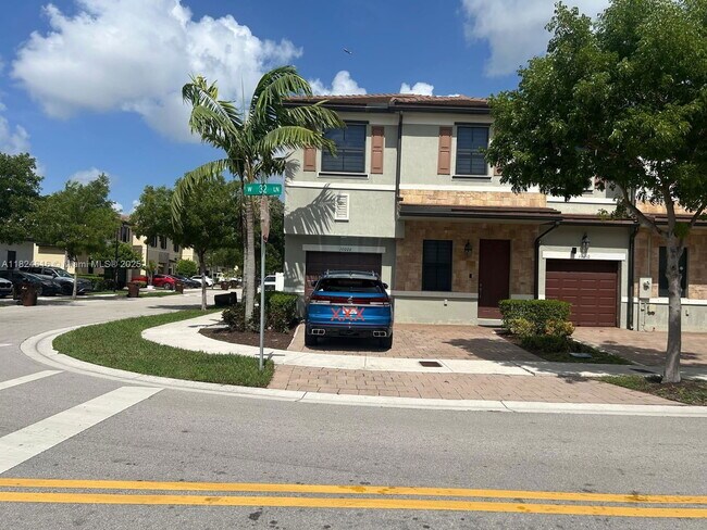 Primary Photo - 10006 W 3rd Ln