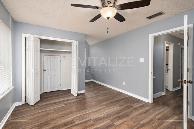 Building Photo - Creole Style 3 Bed 2.5 Bath Home on Oversized Lot