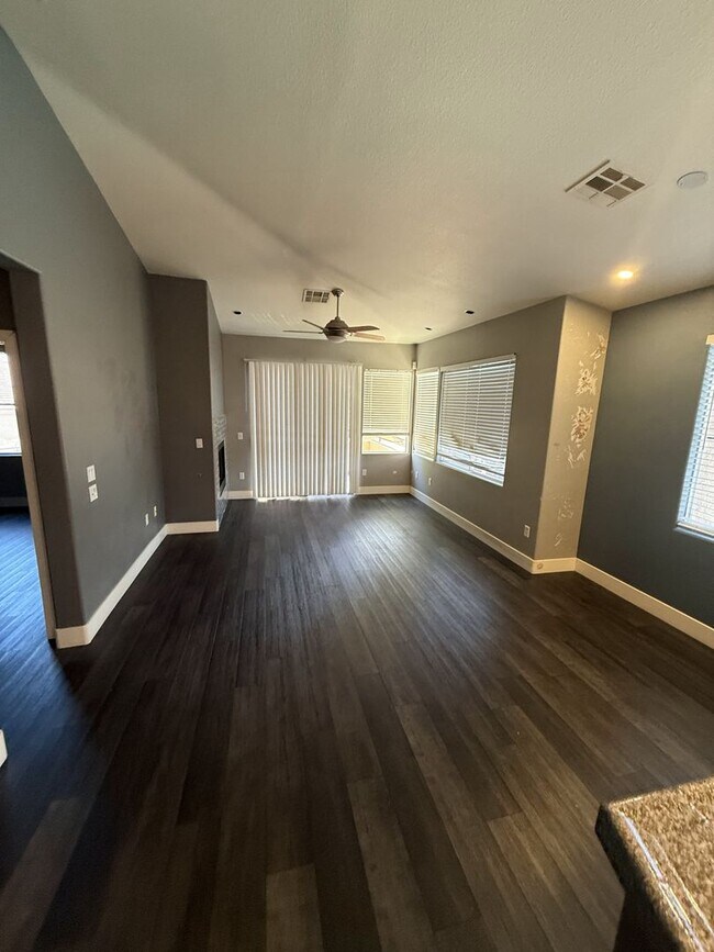 Building Photo - 821 Peachy Canyon Cir