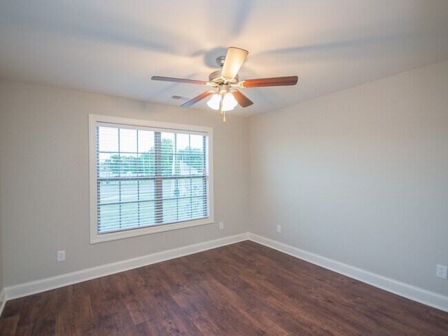 Building Photo - 17846 Sallows Dr