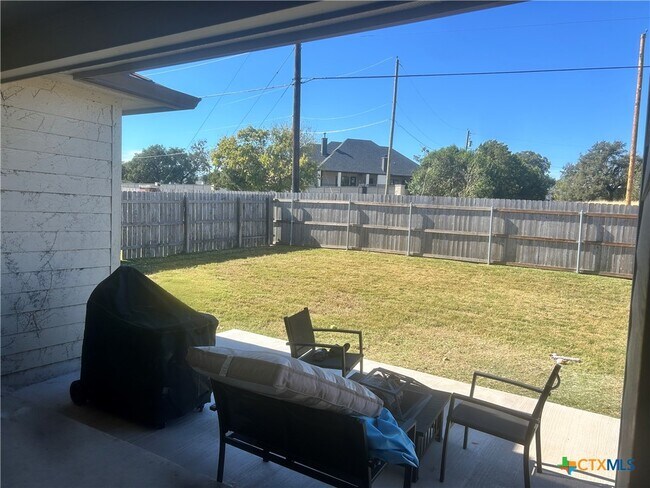 Building Photo - 5623 Blackstone Dr