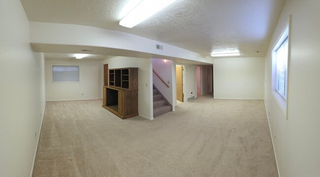 Building Photo - 3 bed, 3 bath Home in Sunnydell area Rexburg