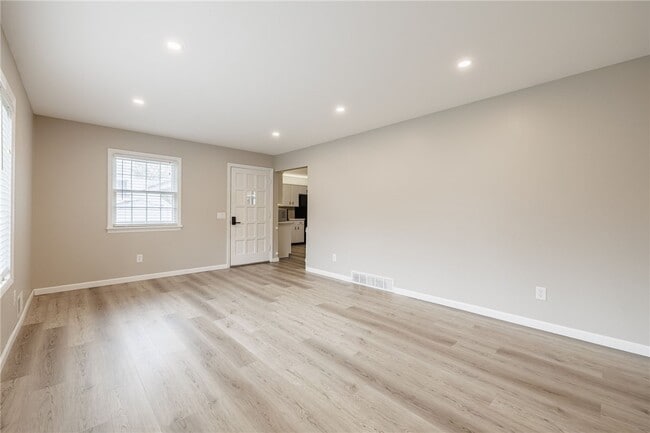 Building Photo - 27 Homestead Dr