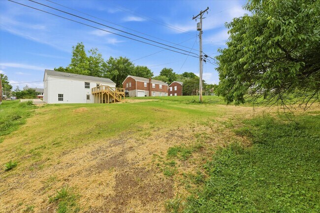 Building Photo - 221 Clearview Dr