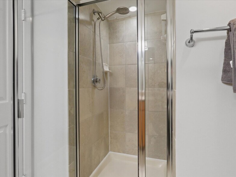 Building Photo - 1220 N Fillmore St