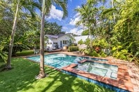 Building Photo - 655 NE 120th St