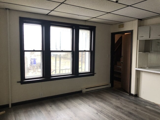 Building Photo - 150 Forest St