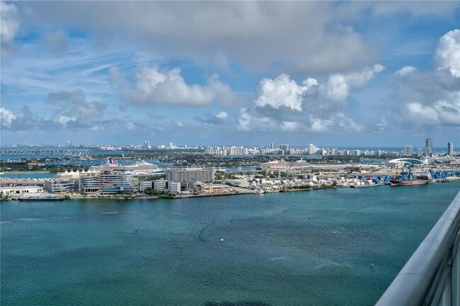 Building Photo - 900 Brickell Key Blvd