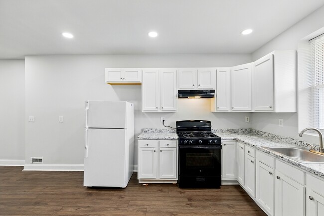 Building Photo - 1719 Darley Ave