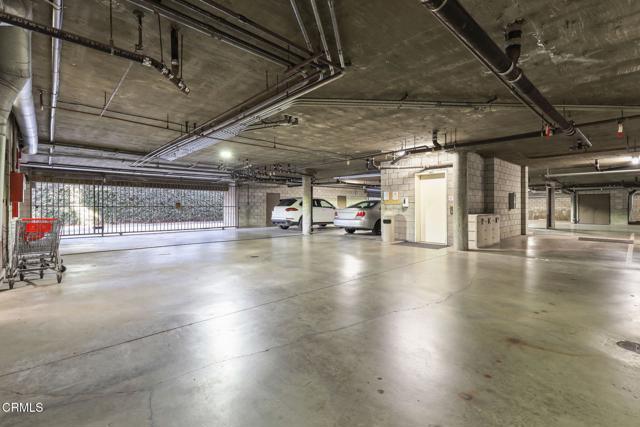 Building Photo - 640 S Lake Ave