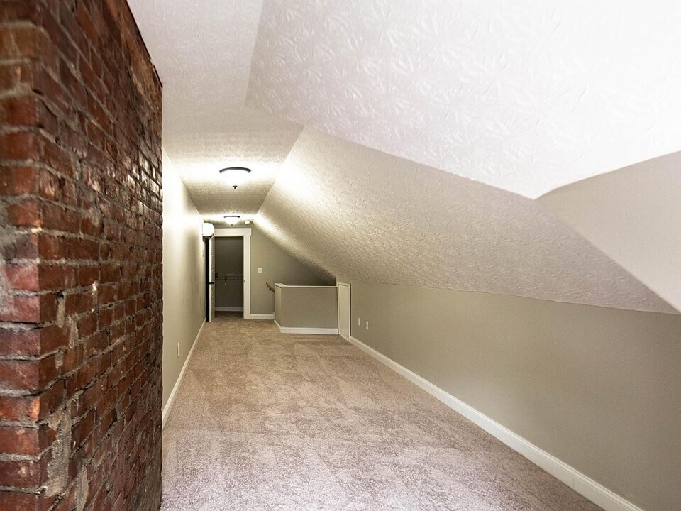 Building Photo - 380 Stoddart Ave