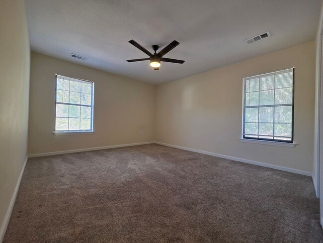 Building Photo - 3 Bedroom, 2 bath home with garage in the Hesse School district!