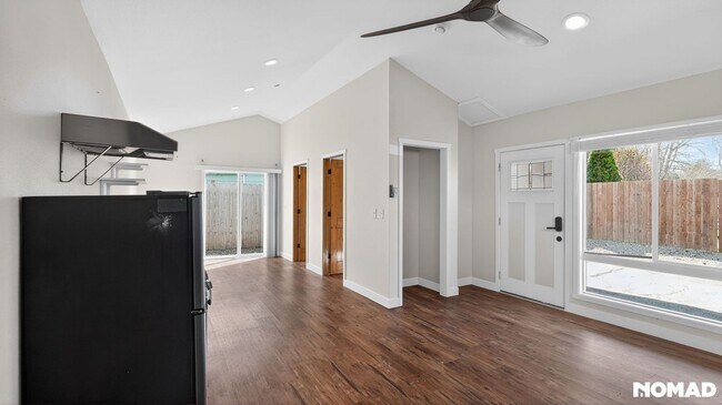 Building Photo - 1155 18th St NE